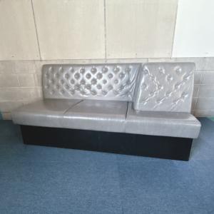 【中古】レザー 変形 2人掛けソファー ワイドソファ カフェインテリア SOFA グレー 革張り ソファー