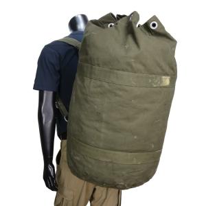 ドイツ軍　ミリタリーヴィンテージリュック　本物　オリーブグリーン キャンバス地 ドイツ軍放出品 ダッフルバッグ OD キャンバス生地 [ 難あり