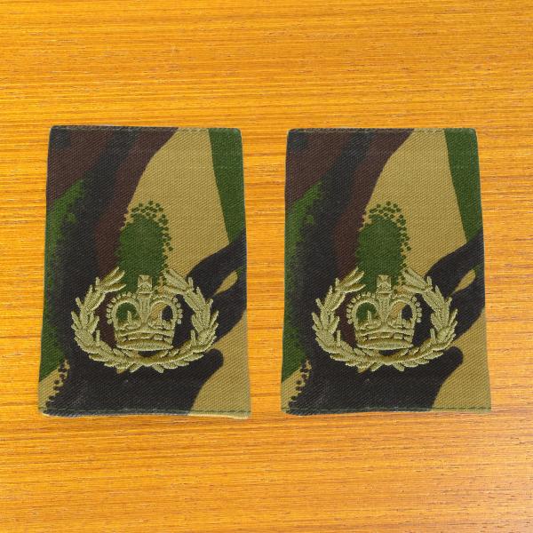 イギリス軍放出品 筒形肩章 DPM迷彩 陸軍階級章 王冠マーク 2枚組 [ タイプ2 / デッドスト...