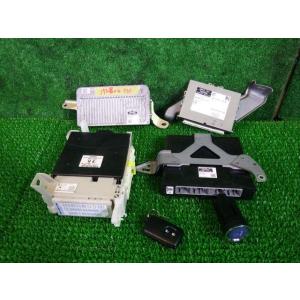 アクア DAA-NHP10 コンピューターセット 89661-52U90 1930134 : 自動車