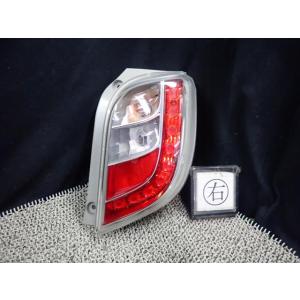 ピクシスエポック DBA-LA300A 右テールランプ W24  81550-B2560