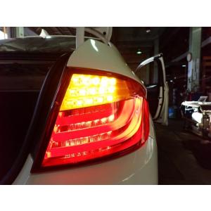 BMW 5シリーズ DBA-XG20 右テールランプ 300  63217203230