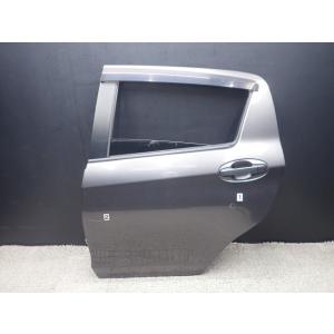 ヴィッツ DBA-NSP130 左リアドアASSY 1G3  67004-52440