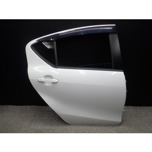アクア DAA-NHP10 右リアドアASSY 082  67003-52460