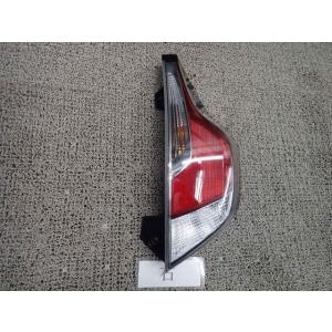 アクア DAA-NHP10 右テールランプ 082  81551-52D00