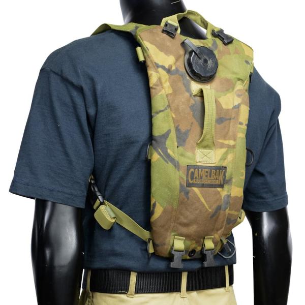 イギリス軍放出品 ハイドレーションキャリア CAMELBAK製 DPM迷彩 [ キャップ式・カバー無...