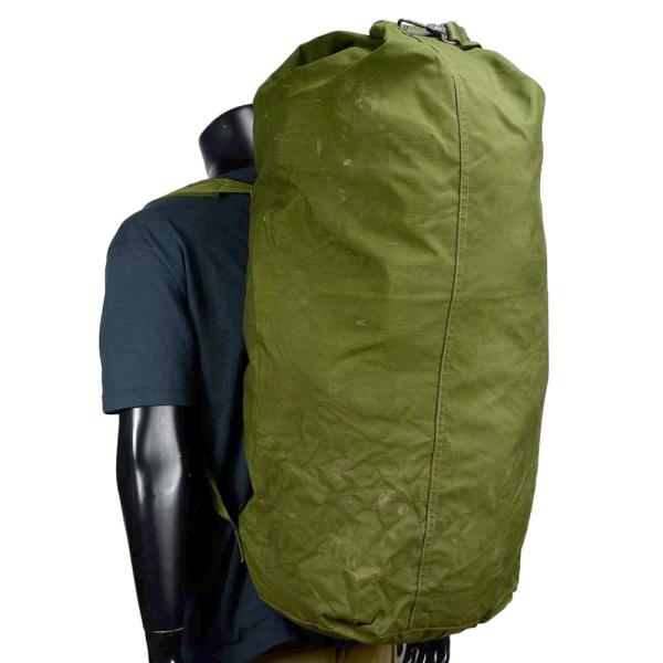 アメリカ軍放出品 ダッフルバッグ 約80L ナイロン生地 キャリングハンドル付き オリーブドラブ [...