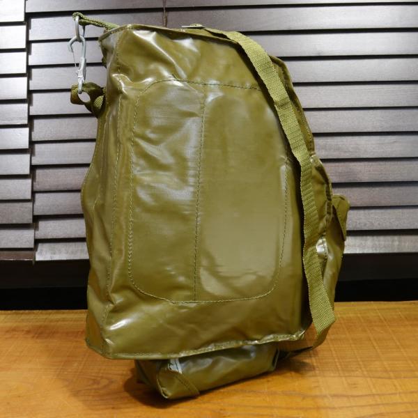 ポーランド軍放出品 ガスマスクバッグ MP-4ガスマスク用 PVC製 [ 良い ] 波軍放出品 ガス...