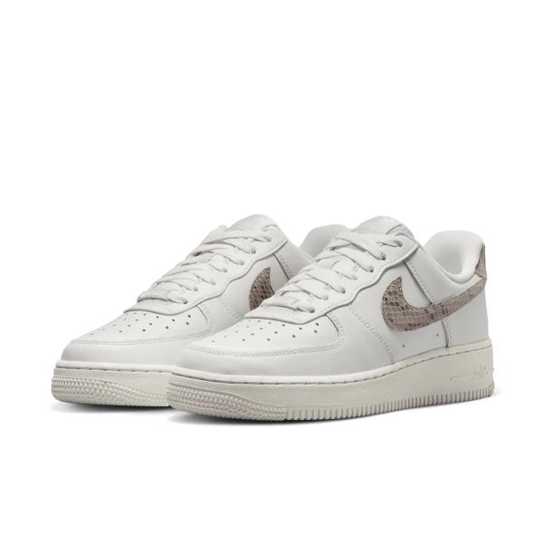 箱傷あり　NIKE WMNS AIR FORCE 1 &apos;07 ナイキ　エアフォース DD8959 0...