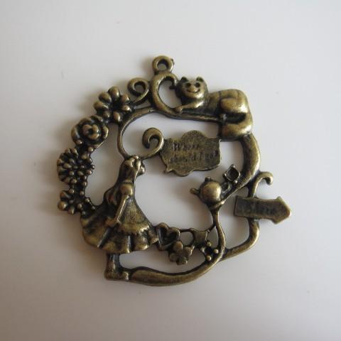 【3営業日以内に発送】デザインアクセサリーパーツ・アンティークな不思議ん国のアリスチャーム【ハンドメ...