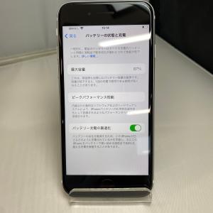 iPhoneSE2 64GB au版SIMフリー ホワイト Aランク品｜ringodou-um