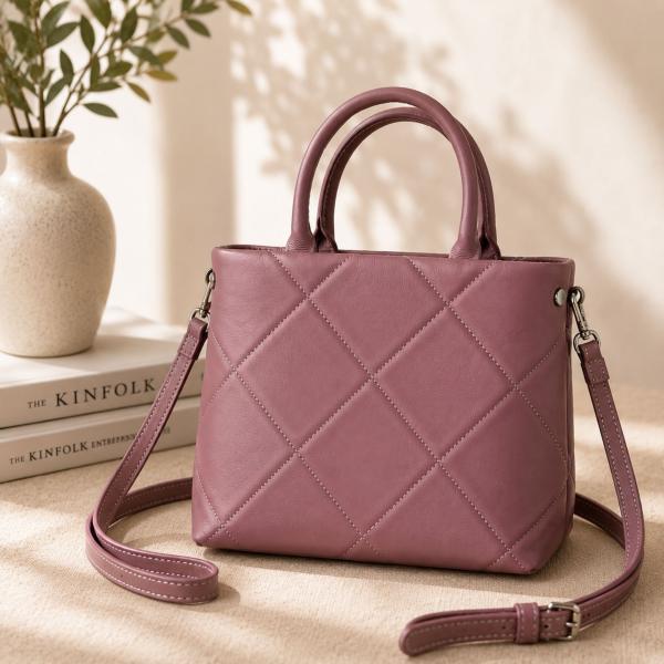 新品タグ付き mademoiselle nonnon マドモアゼルノンノン バッグ １ りんごのほっ...