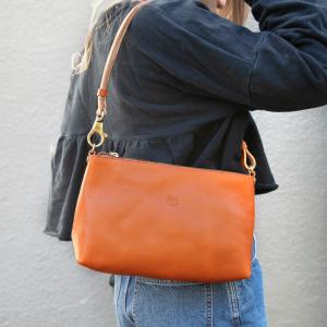 IL BISONTE（イルビゾンテ） ショルダーバッグ クロスボディバッグ