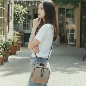 miu miu（ミュウミュウ） ショルダーバッグ レディース 5BP086AN88