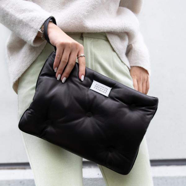 メゾンマルジェラ バッグ レディース クラッチバッグ レザー ブラック グラムスラム S56WF00...