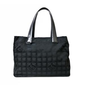 シャネル ニュートラベル ショルダーバッグ ナイロン ブラック レディース CHANEL 中古｜rk-y