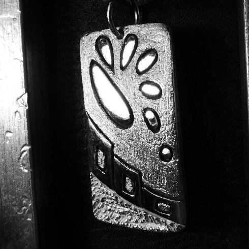 銀画「月の降る街」