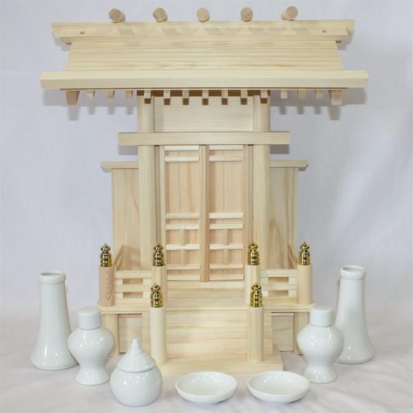 国産東濃檜製神棚 大神明唐戸 日本製神棚 一社神棚 (神棚セット/神具陶器七点セット中付き)　白木 ...