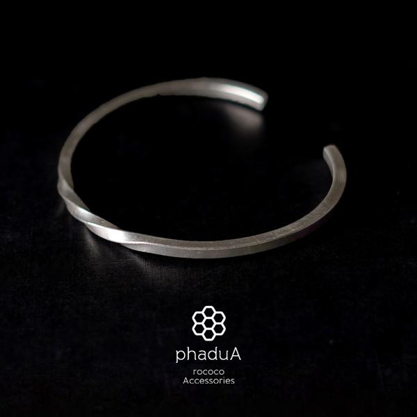 phaduA（パ・ドゥア） カレンシルバーバングル ツイスト / メンズ レディース ブレスレット ...