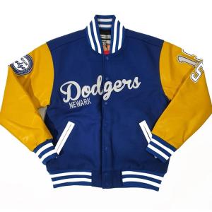 Dodgers サテンジャケット 
サイズ  XXL  襟付き ロサンゼルス ドジャース サテンジャケット スタジャン DODGERS