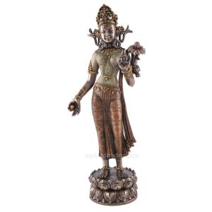 シヴァの胸像の彫刻の上に立つカーリー - ヒンドゥー教の時と死 シヴァの胸像の彫刻の上に立つカーリー - ヒンドゥー教の時と死