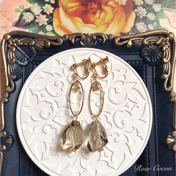 イヤリング　ピアス　ジュエル　宝石型　アクリルビーズ　キラキラ　楕円　フープ　メタル　シンプル　揺れ...