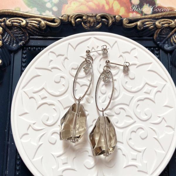 イヤリング　ピアス　ジュエル　宝石型　アクリルビーズ　キラキラ　楕円　フープ　メタル　シンプル　揺れ...