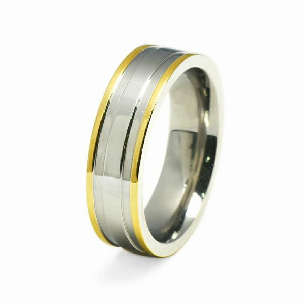 指輪 サージカルステンレス 両サイドゴールドラインのリング