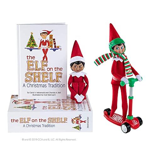 Elf On The Shelf スカウトガール(ブラウンアイドガール)とエルフが遊んでいるスタンド...