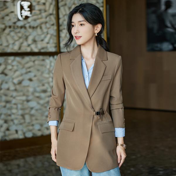 テーラード レディース 無地 ブレザー バックル留め バックスリット Vネック 痩せ見え スーツジャ...