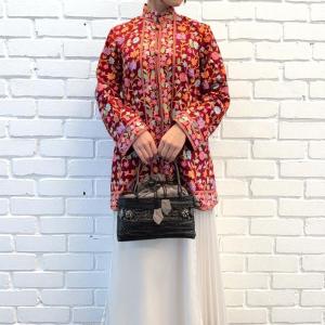 インド刺繍 ジャケット ロング丈 花柄 チュニック アウター レッド ピンク系 手仕事 一点物 レディース エスニック ファッション フォークロア 民族衣装 羽織り