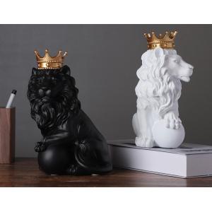 ケンジントン ヒル製 岩の上立つ堂々としたライオン彫刻 高さ28cm