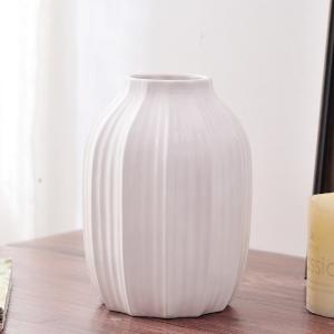 フラワーベース 置物 花瓶 ホワイト 白 ベージュ 寝室 玄関 シンプル インテリア お洒落 モダン 雑貨 個性的 寝室 玄関 生け花 陶器 カントリー リビング
