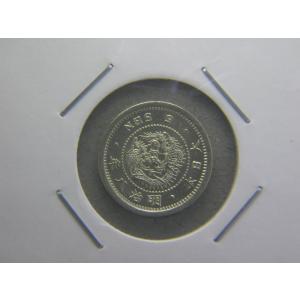 竜50銭銀貨・明治38年後期下切り平リボン : 緑地コイン