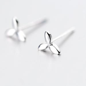 ピアス 三つ葉 Silver925 シンプル シルバー 小さめ かわいい 葉っぱ 新緑 新芽 シルバー 925 金属アレルギー対応｜rysshop