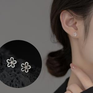ピアス 花 小さい フラワー シンプル 軟骨 金属アレルギー シルバー 小さめ ミニ シルバー925 アレルギー対応 20G 仕事用｜rysshop