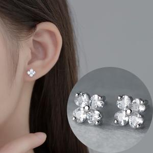 ピアス クローバー 四葉 花 シンプル 軟骨 金属アレルギー シルバー 小さめ ミニ シルバー925 アレルギー対応 20G 仕事用 小さいピアス｜rysshop