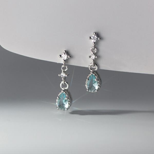 滴る水滴モチーフのゆらゆらピアス シルバー925 ピアス 水滴 ドロップ キュービックジルコニア ス...