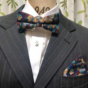 レトロ花柄 ネイビー蝶ネクタイ＆ポケットチーフ２点セット