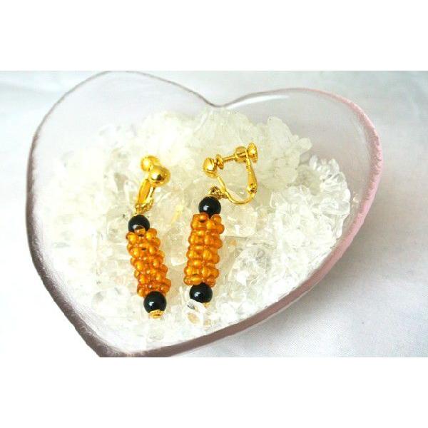 琥珀 コハク アンバー 黒珊瑚 イヤリング 耳飾り 一粒2mm
