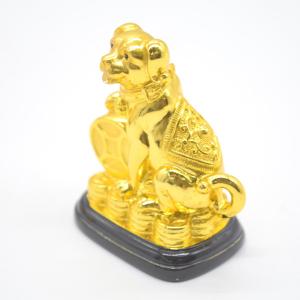 戌 犬 樹脂製置物 台座付き 古銭 金色 十二...の詳細画像1