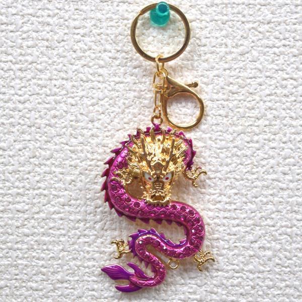 【メール便OK】 龍 竜 キーホルダー 七宝焼き 紫 パープル 正面向き 金属製雑貨