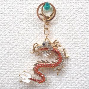 メール便OK】 獅子 七宝焼き キーホルダー フサ付き 金属製 桃 ピンク