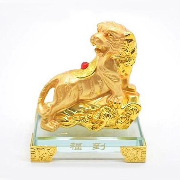 寅 虎 とら 樹脂製置物 ガラス台座 金色 11cm