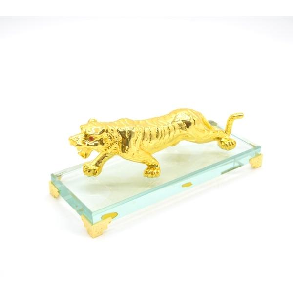 寅 虎 とら 樹脂製置物 ガラス台座 金色 7cm