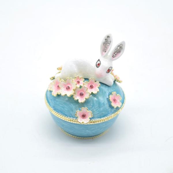 うさぎ 卯 兎 花柄 青色 台座付き 小物入れ 七宝焼き ラインストーン付き 金属製置物 ライトブル...