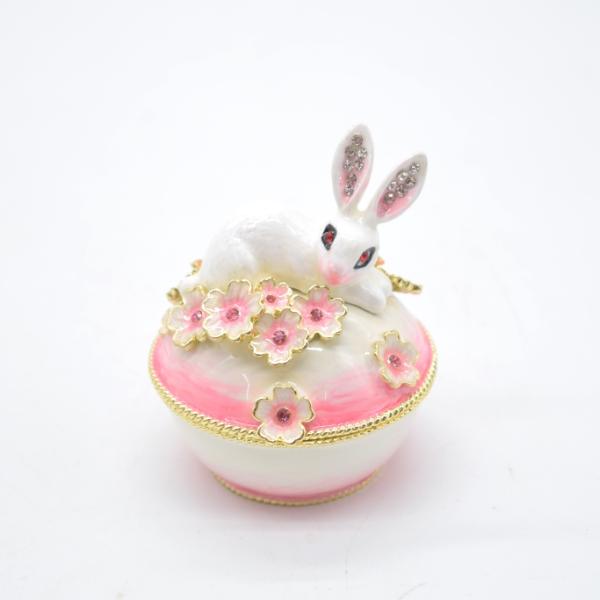 うさぎ 卯 兎 花 台座付き 小物入れ 七宝焼き ラインストーン付き 金属製置物 7cm
