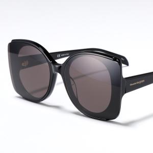 ALEXANDER MCQUEEN アレキサンダー・マックイーン サングラス AM0250S レディース バタフライ オーバル セルフレーム アイウェア 001/BLACK-BLACK-GREY｜s-musee