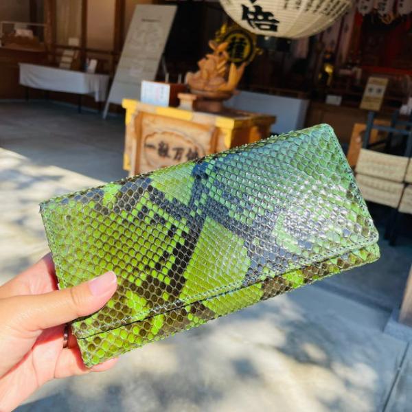 金運アップ・開運財布専門店　「財布屋」　財布職人が作る開運の財布　緑の錦蛇長財布