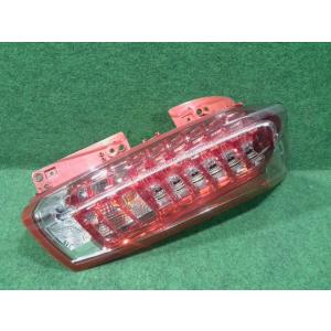 キャデラック SRX ABA-T166C 右テールランプ